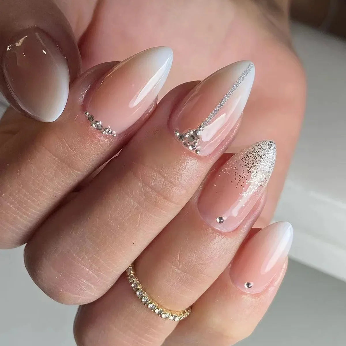 Medium-length Acrylic Almond Fake Nails